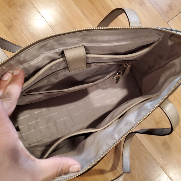 Michael kors shoulder purse - Picture 2 of 6